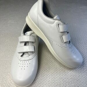 SAS Me Too White 7.5 Wide Women's Walking Shoes New without box